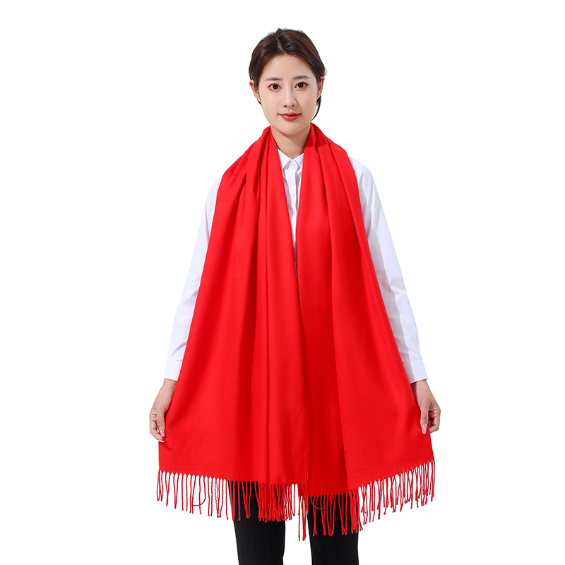 【震惊！】这家小店靠一条红围巾，竟年入百万！